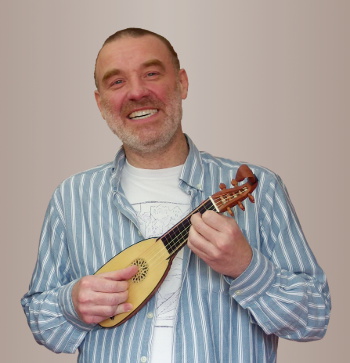 Ian Pittaway playing his mandore
